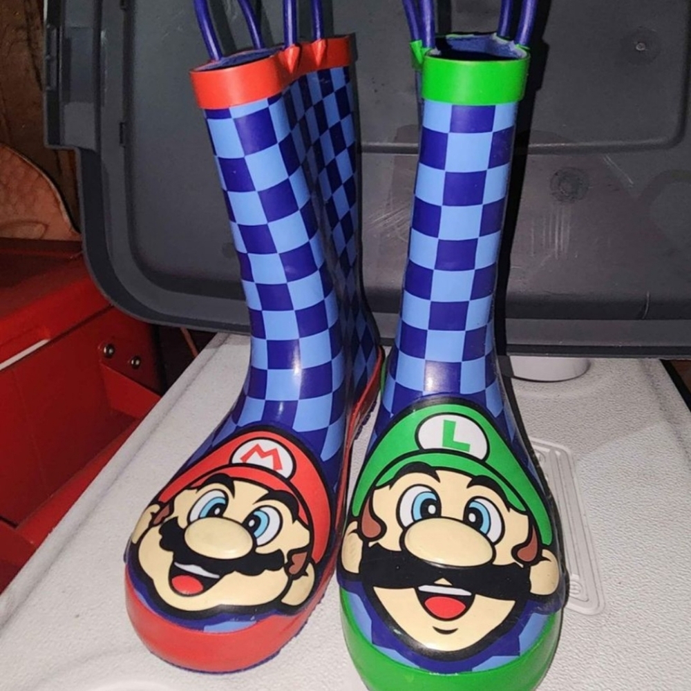 Mario and Luigi kids boots Size 13/